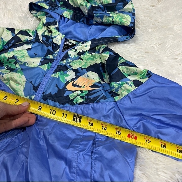 Nike Sportswear Windrunner Big Kids Girls’ Printed Jacket Royal Pulse Large - Picture 9 of 15